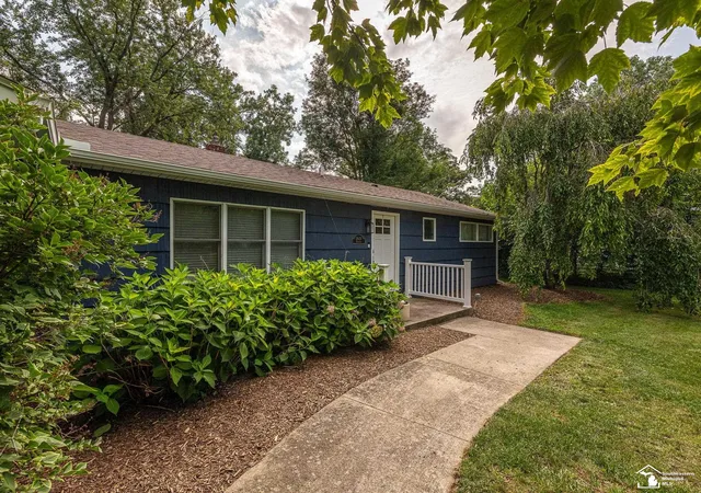 Photo 3 of Sale Pending at 2621 Bluebush Rd, Monroe, MI 48162 | MLS# 50219327 | Listing updated on 2026-08-24