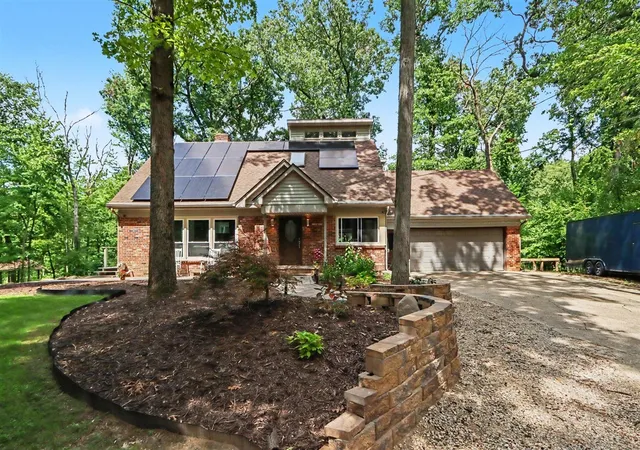 Photo 1 of Single family home for sale at 10592 W M Ave, Kalamazoo, MI 49009 | MLS# 70555440 | Listing updated on 2026-08-28