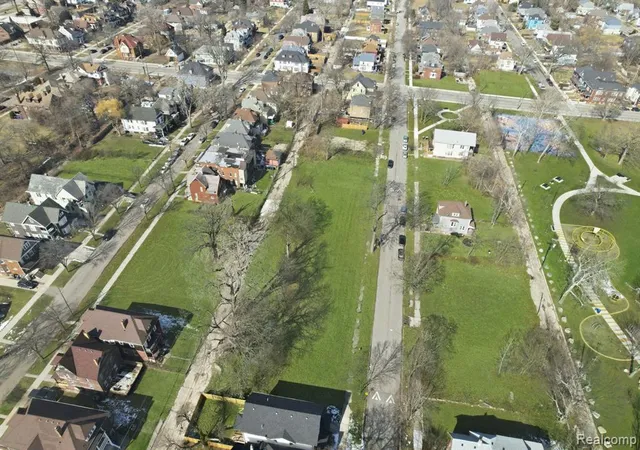 6th image of 2203 Townsend St, Detroit, MI 48214 | MLS# 60974385