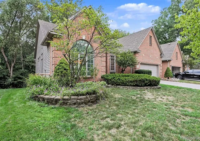 2nd image of 25890 Abbey Dr, Novi, MI 48374 2374 | MLS# 61021784