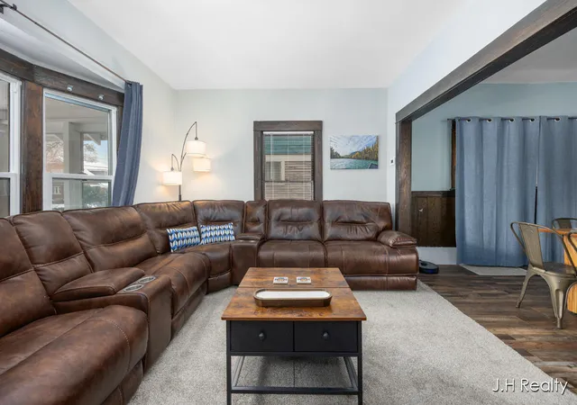 Photo 4 of Sale Pending at 1320 Tamarack Ave, Grand Rapids, MI 49504 | MLS# 70507740 | Listing updated on 2025-12-10