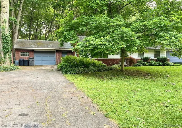 Photo 1 of Sale Pending at 21900 Ulrich St, Clinton Township, MI 48036 2644 | MLS# 61014145 | Listing updated on 2026-08-25