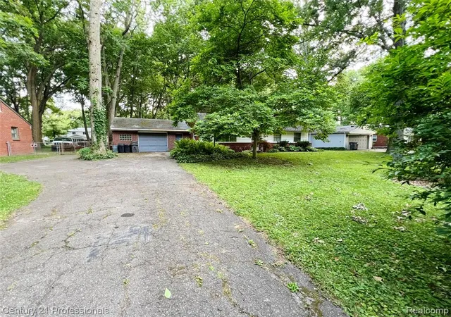Photo 2 of Sale Pending at 21900 Ulrich St, Clinton Township, MI 48036 2644 | MLS# 61014145 | Listing updated on 2026-08-25