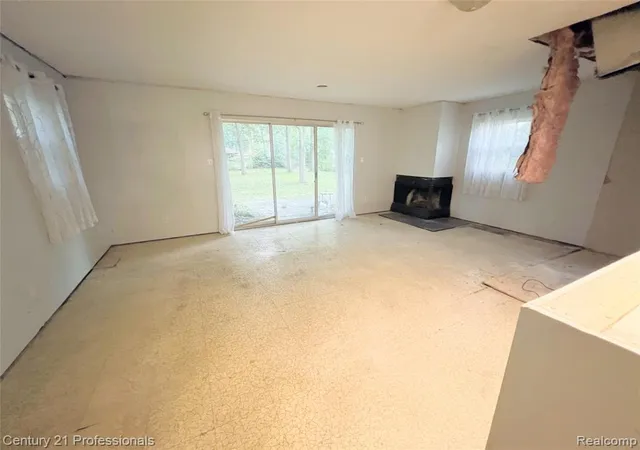 Photo 3 of Sale Pending at 21900 Ulrich St, Clinton Township, MI 48036 2644 | MLS# 61014145 | Listing updated on 2026-08-25