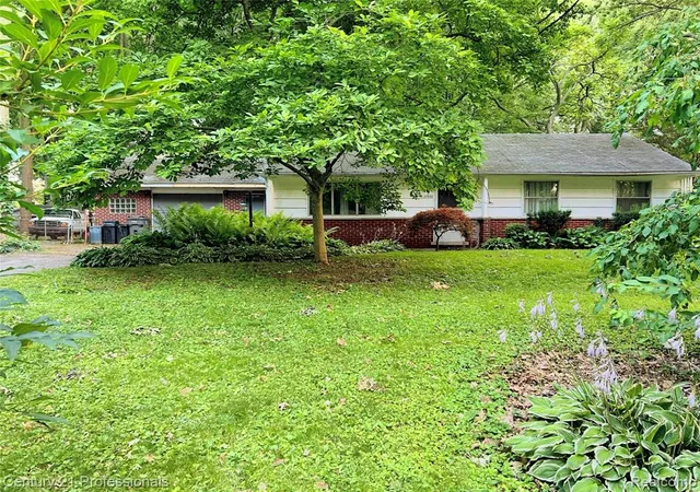 Photo 4 of Sale Pending at 21900 Ulrich St, Clinton Township, MI 48036 2644 | MLS# 61014145 | Listing updated on 2026-08-25