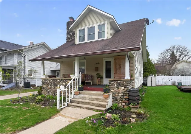 Homes for sale in Marshall, MI | 109 S Mulberry St, Marshall, MI 49068 | MLS# 70524673