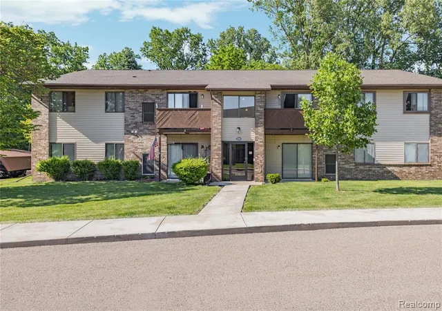 Homes for sale in Westland, MI | 7806 Manor Cir #101, Westland, MI 48185 | MLS# 60999396
