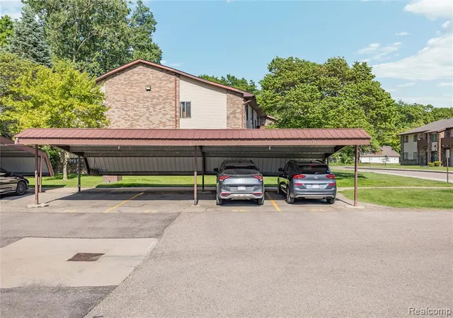 Homes for sale in Westland, MI | 7806 Manor Circle, Westland, MI 48185 | Houzeo