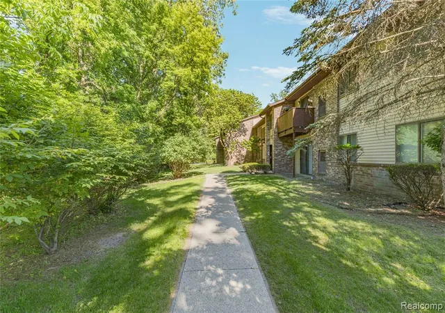Homes for sale in Westland, MI | 7806 Manor Cir #101, Westland, MI 48185 | MLS# 60999396