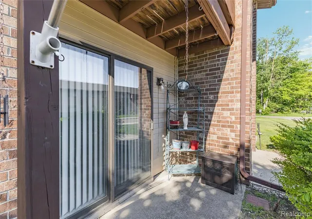 Homes for sale in Westland, MI | 7806 Manor Cir #101, Westland, MI 48185 | MLS# 60999396