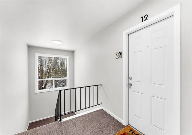 Homes for sale in Grand Rapids, MI | 6716 Cascade Rd, Grand Rapids, MI 49546