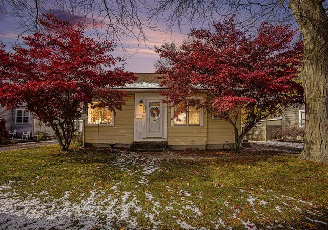 Photo 2 of Sale Pending at 2867 Sharon Ave, Wyoming, MI 49519 | MLS# 70504328 | Listing updated on 2026-01-02