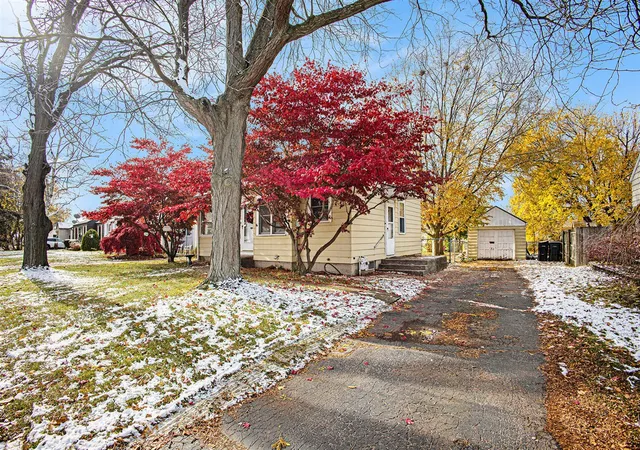 Photo 3 of Sale Pending at 2867 Sharon Ave, Wyoming, MI 49519 | MLS# 70504328 | Listing updated on 2026-01-02