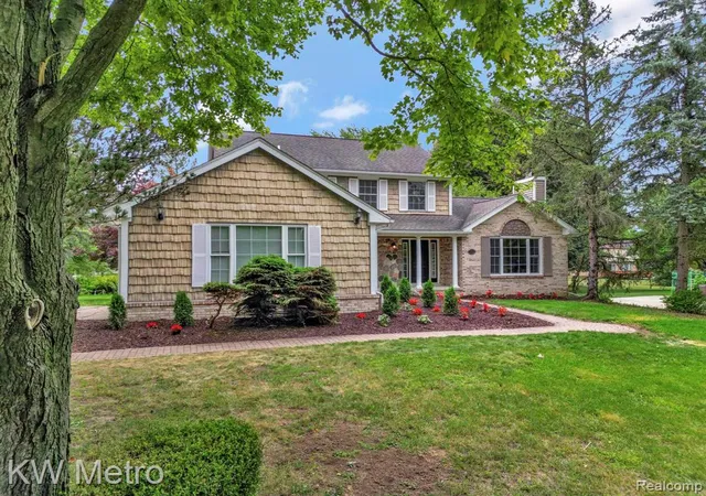 2nd image of 1197 Kinlock Dr, Troy, MI 48098 | MLS# 61018345