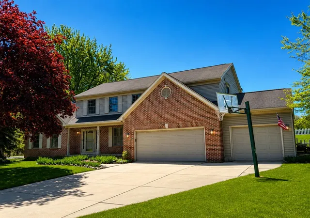 Homes for sale in Okemos, MI | 1251 Sweetwood Dr, Okemos, MI 48864 | MLS# 70531847