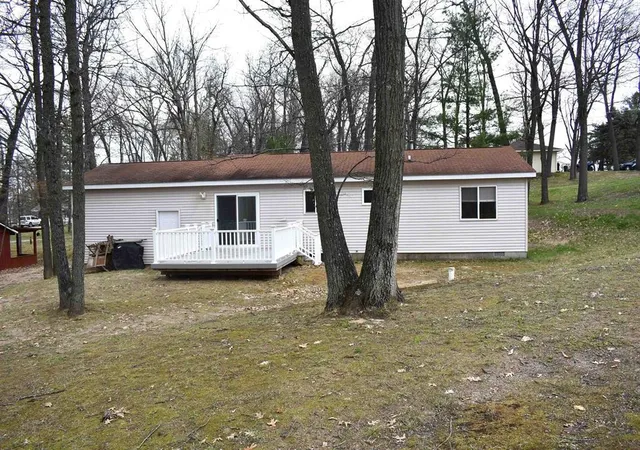 Homes for sale in Houghton Lake, MI | 207 Raccoon Trl, Houghton Lake, MI 48629 | MLS# 50207524