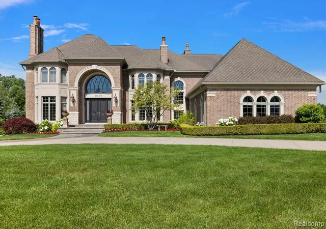 Photo 3 of Single family home for sale at 4650 Gatehouse Ct, Rochester, MI 48306 4946 | MLS# 61007596 | Listing updated on 2026-09-20