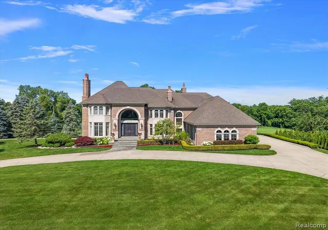 Photo 4 of Single family home for sale at 4650 Gatehouse Ct, Rochester, MI 48306 4946 | MLS# 61007596 | Listing updated on 2026-09-20
