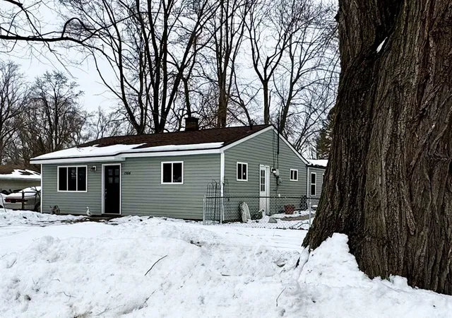 Photo 2 of Sale Pending at 1586 Valley Dr, Highland, MI 48356 | MLS# 70514893 | Listing updated on 2026-04-09