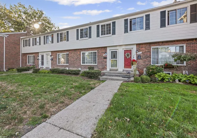 Photo 1 of Sale Pending at 23342 Edsel Ford Ct, Saint Clair Shores, MI 48080 | MLS# 50190148 | Listing updated on 2025-10-21