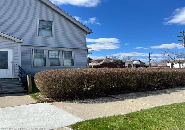 3rd image of 5181 Holcomb St, Detroit, MI 48213 | MLS# 60387048