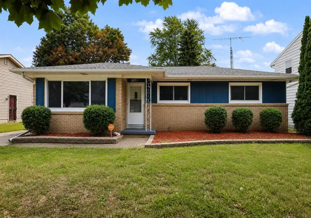 Photo 2 of Single family home for sale at 3815 Walton Dr, Lansing, MI 48910 | MLS# 70550241 | Listing updated on 2026-08-19