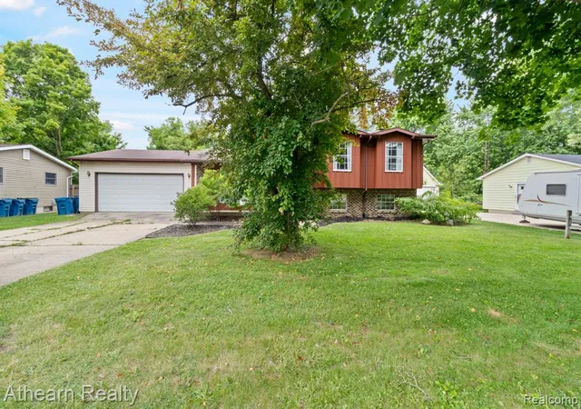 Homes for sale in Swartz Creek, MI | 7156 Sharp Rd, Swartz Creek, MI 48473 | MLS# 61003623