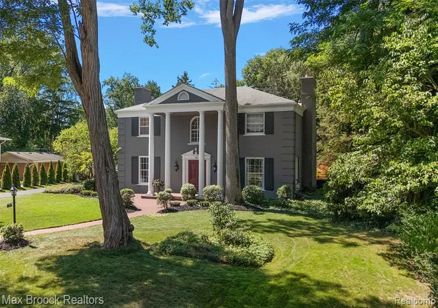 Photo 2 of Sale Pending at 700 Arlington St, Birmingham, MI 48009 1667 | MLS# 61025599 | Listing updated on 2026-09-01
