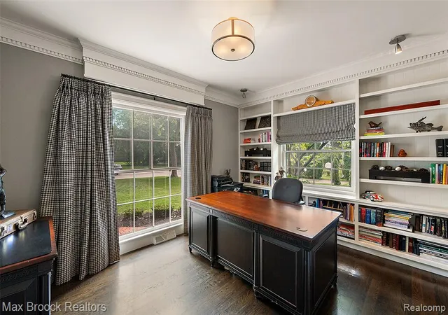 Photo 5 of Sale Pending at 700 Arlington St, Birmingham, MI 48009 1667 | MLS# 61025599 | Listing updated on 2026-09-01