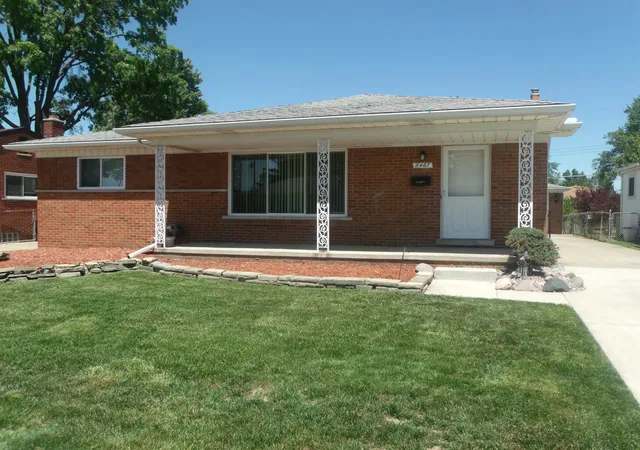 Homes for sale in Warren, MI | 8467 Darlene St, Warren, MI 48093 | MLS# 50209637