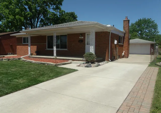 Homes for sale in Warren, MI | 8467 Darlene St, Warren, MI 48093 | MLS# 50209637