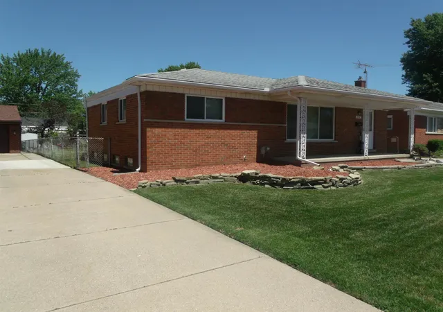 Homes for sale in Warren, MI | 8467 Darlene St, Warren, MI 48093 | MLS# 50209637