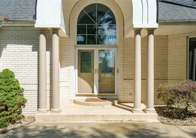 Photo 3 of Sale Pending at 711 Windamere Blvd, Battle Creek, MI 49015 | MLS# 70478592 | Listing updated on 2026-02-20