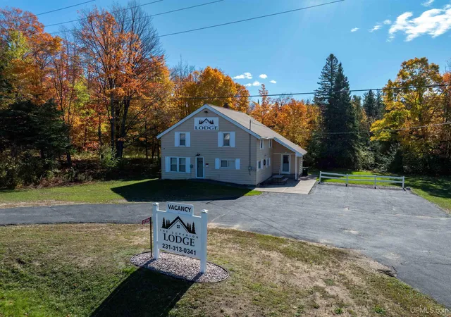 Photo 1 of Single family home for sale at E9399 M 28 Hwy, Munising, MI 49862 | MLS# 50192028 | Listing updated on 2026-08-17