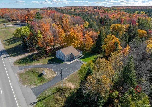 Photo 2 of Single family home for sale at E9399 M 28 Hwy, Munising, MI 49862 | MLS# 50192028 | Listing updated on 2026-08-17