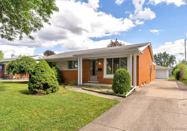 3rd image of 2638 Athena Dr, Troy, MI 48083 | MLS# 61003277