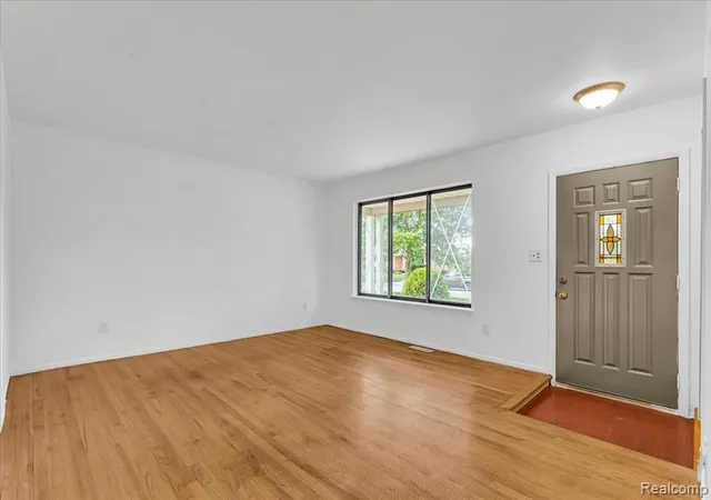 4th image of 2638 Athena Dr, Troy, MI 48083 | MLS# 61003277