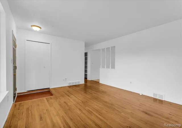 5th image of 2638 Athena Dr, Troy, MI 48083 | MLS# 61003277