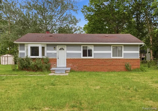 Homes for sale in Romulus, MI | 6291 Edmund St, Romulus, MI 48174 | MLS# 61001843