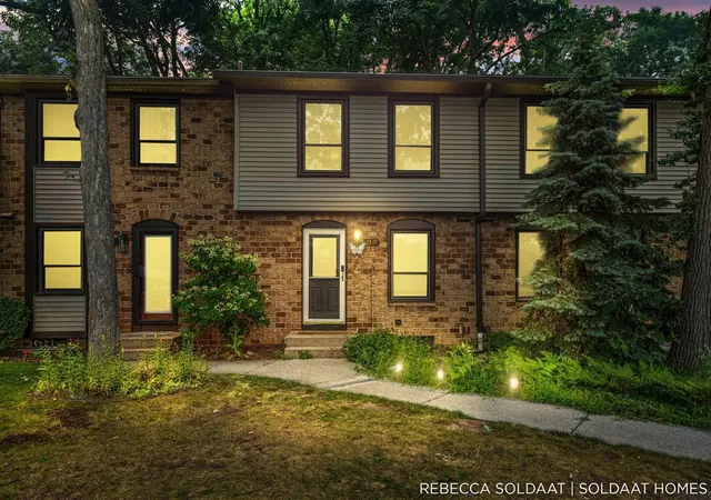 Photo 1 of Condo for sale at 2539 Chatham Woods Dr, Grand Rapids, MI 49546 | MLS# 70546873 | Listing updated on 2026-09-17