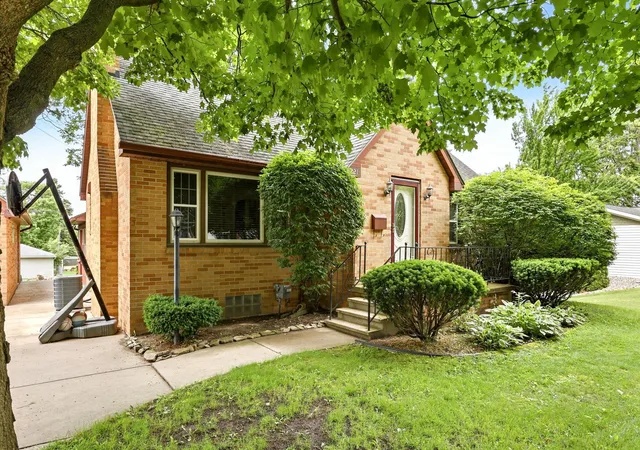 Homes for sale in Vassar, MI | 221 Saginaw St, Vassar, MI 48768 | MLS# 50212247