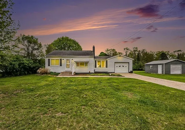 1st image of 615 Gregory Pl, Jackson, MI 49202 | MLS# 70528317