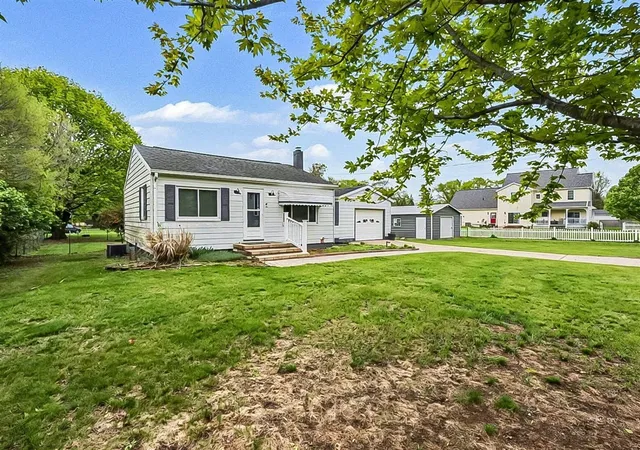 3rd image of 615 Gregory Pl, Jackson, MI 49202 | MLS# 70528317