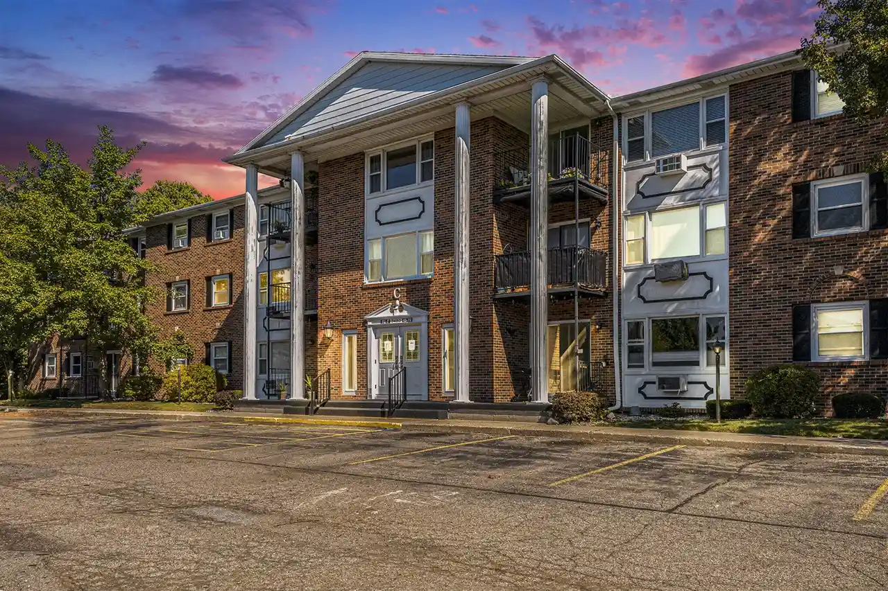 Listing Photo 2 - Condo for sale in 7450 Boulder Blf Dr located at 7450 Boulder Blf Dr, Jenison, MI 49428 - Unit #66