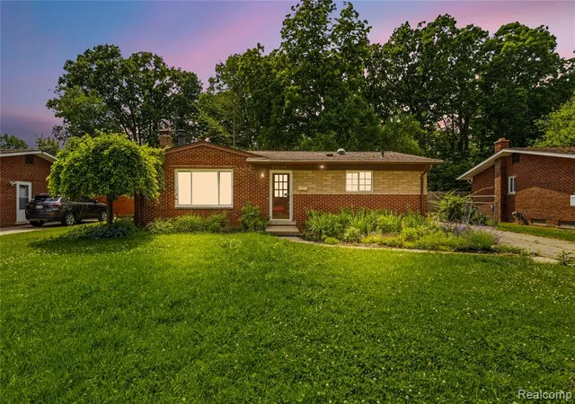 1st image of 22159 W Brandon St, Farmington Hills, MI 48336 | MLS# 61002465