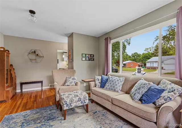 3rd image of 22159 W Brandon St, Farmington Hills, MI 48336 | MLS# 61002465