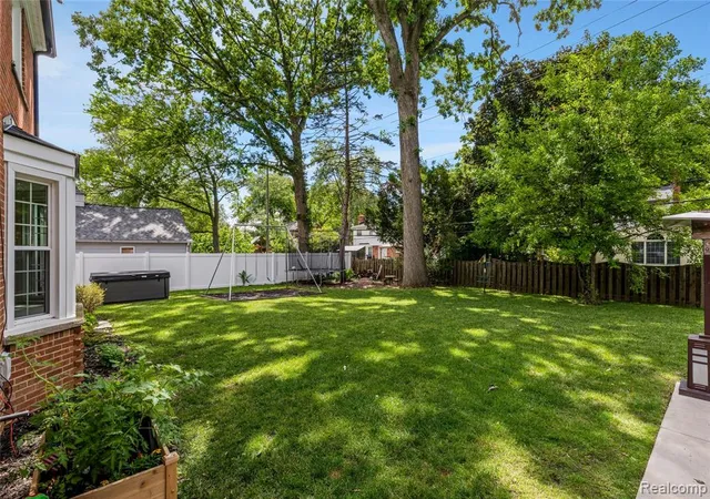 Photo 2 of Sale Pending at 1615 Earlmont Rd, Berkley, MI 48072 | MLS# 61004980 | Listing updated on 2026-07-07