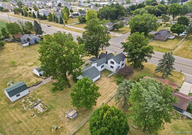 2nd image of 4286 Hill Rd, Swartz Creek, MI 48473 | MLS# 61016104