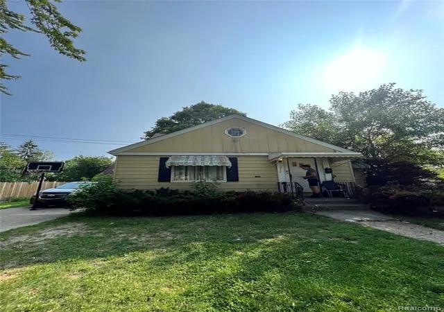 Photo 1 of Single family home for sale at 3116 Mackinaw St, Saginaw, MI 48602 | MLS# 60922834 | Listing updated on 2025-12-22