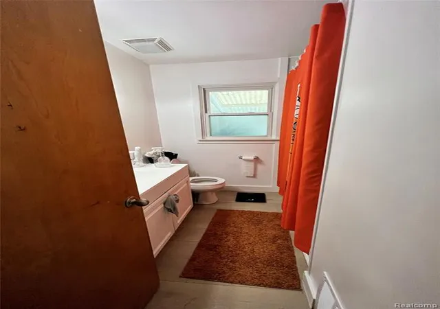 Photo 3 of Single family home for sale at 3116 Mackinaw St, Saginaw, MI 48602 | MLS# 60922834 | Listing updated on 2025-12-22